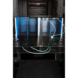 Патч-панель высокой плотности с выдвижными "лезвиями" на 24/48 компактных кассет MCC,  4U/19'', черная